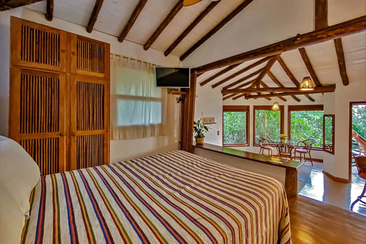 Bungalow Deluxe | Système d’insonorisation, accès au Wi-Fi (inclus), literie fournie