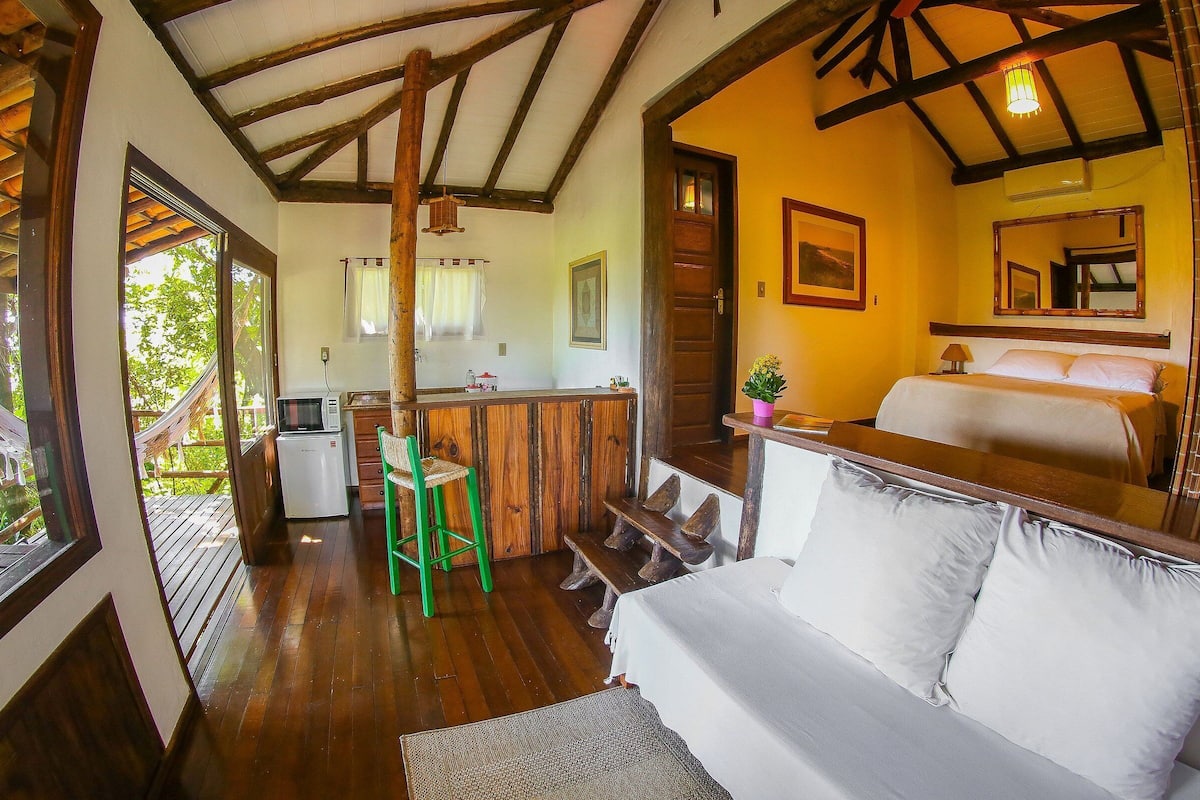 Standard Bungalow | Down comforters, laptop workspace, soundproofing, WiFi (free)