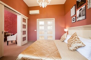 Suite, 1 Bedroom | Premium bedding, in-room safe, desk, blackout curtains - Mackintosh Hotel (Kyiv)