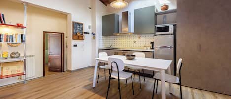 Departamento, 1 habitación | Cocina privada | Refrigerador, microondas, horno y parrilla de estufa