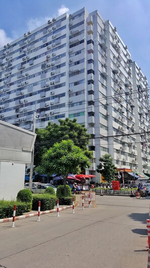 Front of property - Popular Condo Muangthong Thani (Pak Kret)