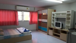 Desk, free WiFi - Popular Condo Muangthong Thani (Pak Kret)