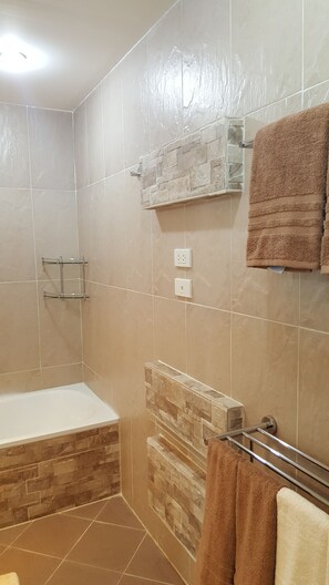 Bathroom - Popular Condo Muangthong Thani (Pak Kret)