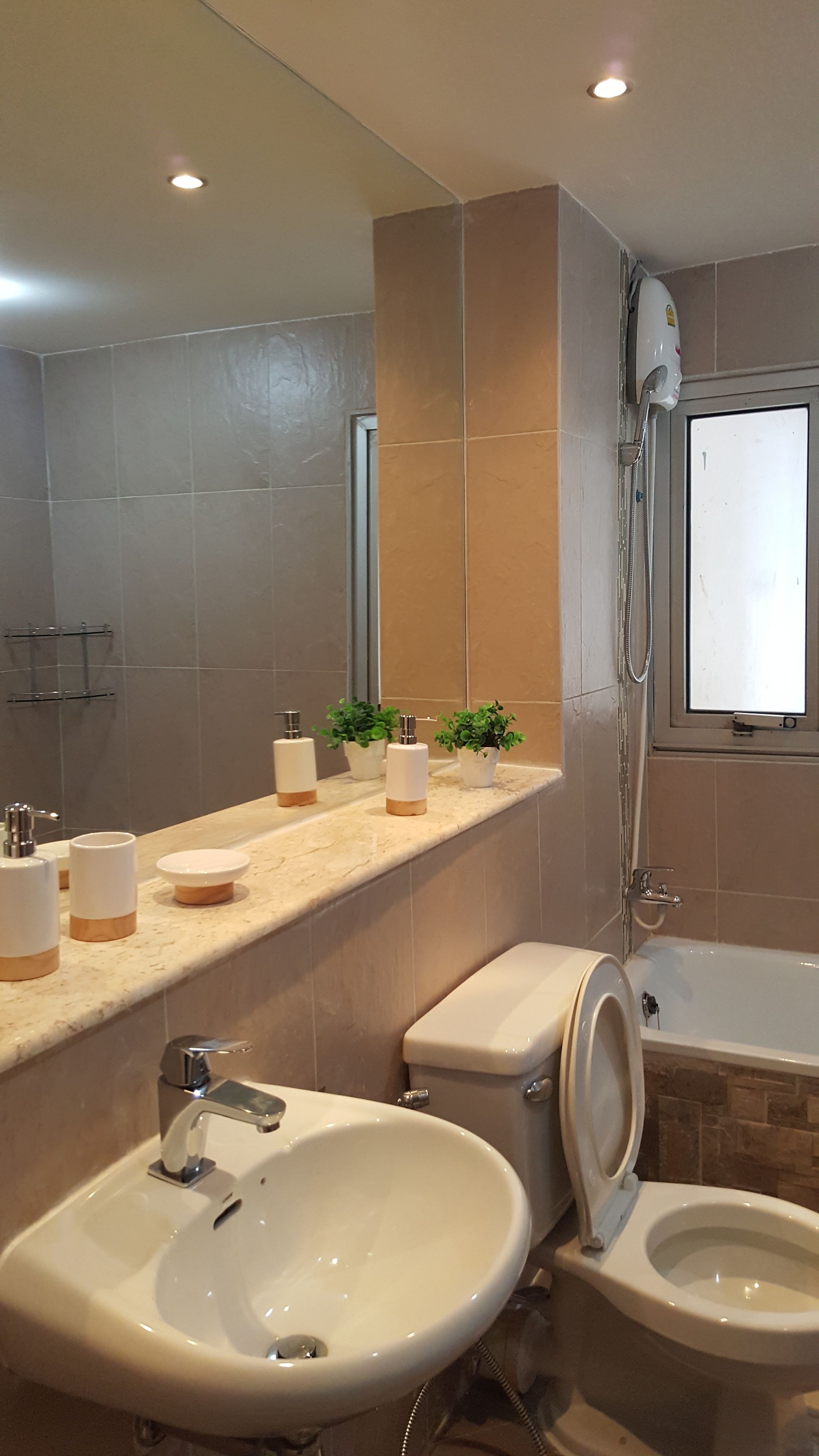 Standard Room | Bathroom | Shower, free toiletries, towels