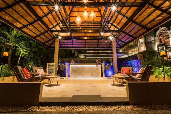 Couples treatment room(s), aromatherapy, Thai massages, body scrubs