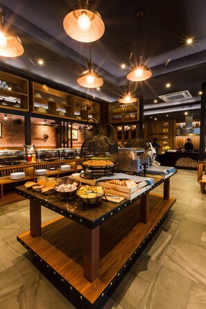 Daily buffet breakfast (THB 350 per person)