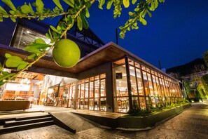 Déjeuner, dßner et souper servis sur place; cuisine thaïlandaise