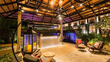 Couples treatment room(s), aromatherapy, Thai massages, body scrubs