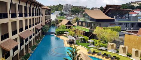 Outdoor pool, pool loungers