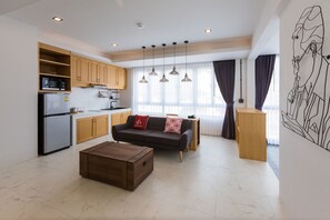 Aurico Suite  | Living room | 32-inch LED TV with satellite channels, TV - Aurico Kata Resort & Spa (Karon)