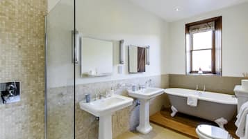 Apartemen Eksekutif, ensuite, pemandangan gunung (within Alladale Lodge) | Kamar mandi
