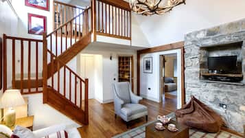 Luxury Cottage, Shared Bathroom, Mountain View | Lounge