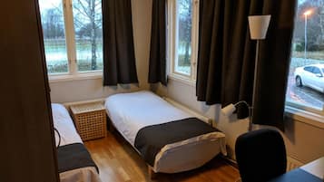 Business-Zweibettzimmer | Schreibtisch, laptopgeeigneter Arbeitsplatz, VerdunkelungsvorhÀnge