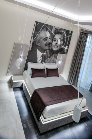 Quarto casal luxo, 1 cama Queen e sofá-cama | Cofres nos quartos, escrivaninha, cortinas blackout