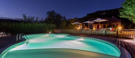 Piscine extérieure (ouverte en saison)