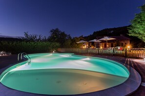 Piscine extérieure (ouverte en saison)