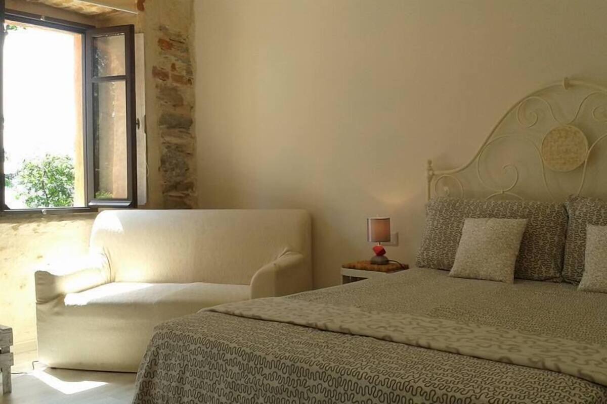 Soundproofing, iron/ironing board, free WiFi, bed sheets