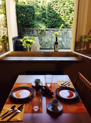 Desayuno de cocina local (EUR 5 por persona) 