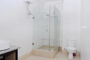 Douche, douche cascade, articles de toilette (gratuits)