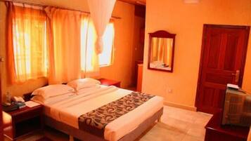 Caja fuerte, escritorio, espacio para trabajar con un portátil