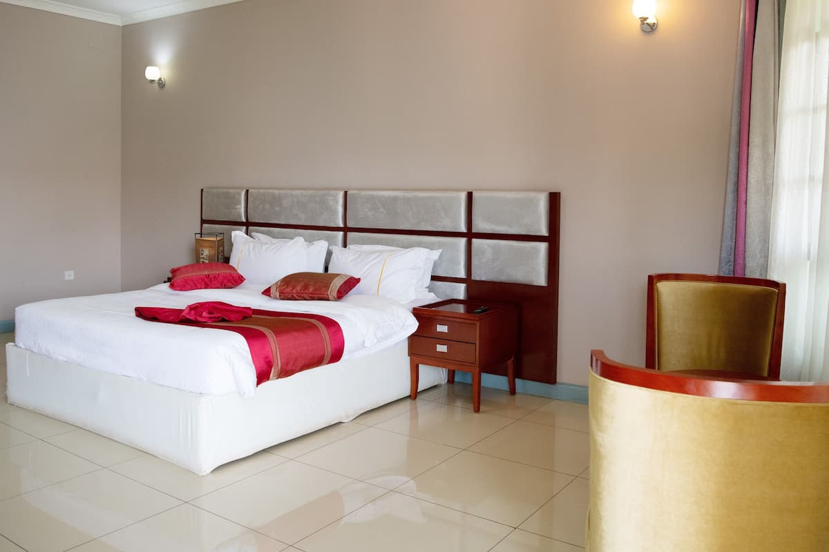 Standard Suite | 1 bedroom, desk, laptop workspace, blackout curtains