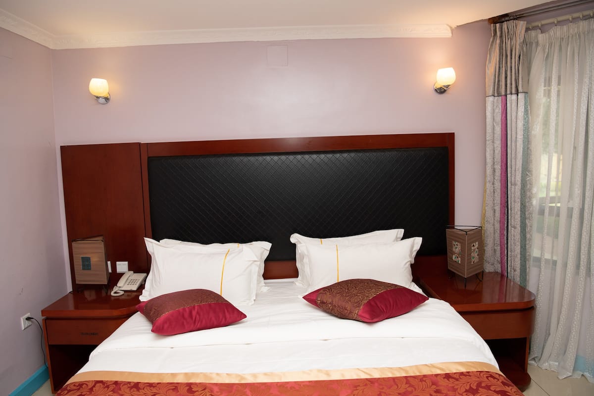 Standard Superior Double Room | 1 bedroom, desk, laptop workspace, blackout curtains