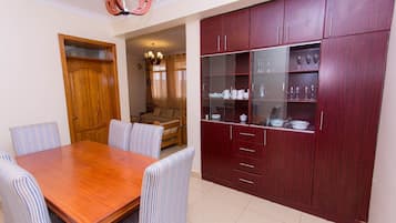 Apartment, 3 Bedrooms | In-room dining