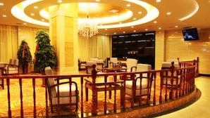 Lobby sitting area - Qinghai Jianxiang Yixin Hotel (Xining)