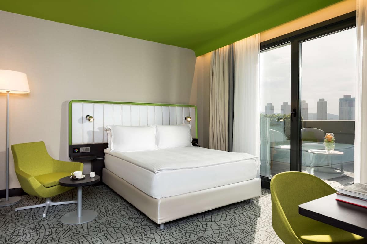 1 chambre, minibar, coffres-forts dans les chambres, bureau