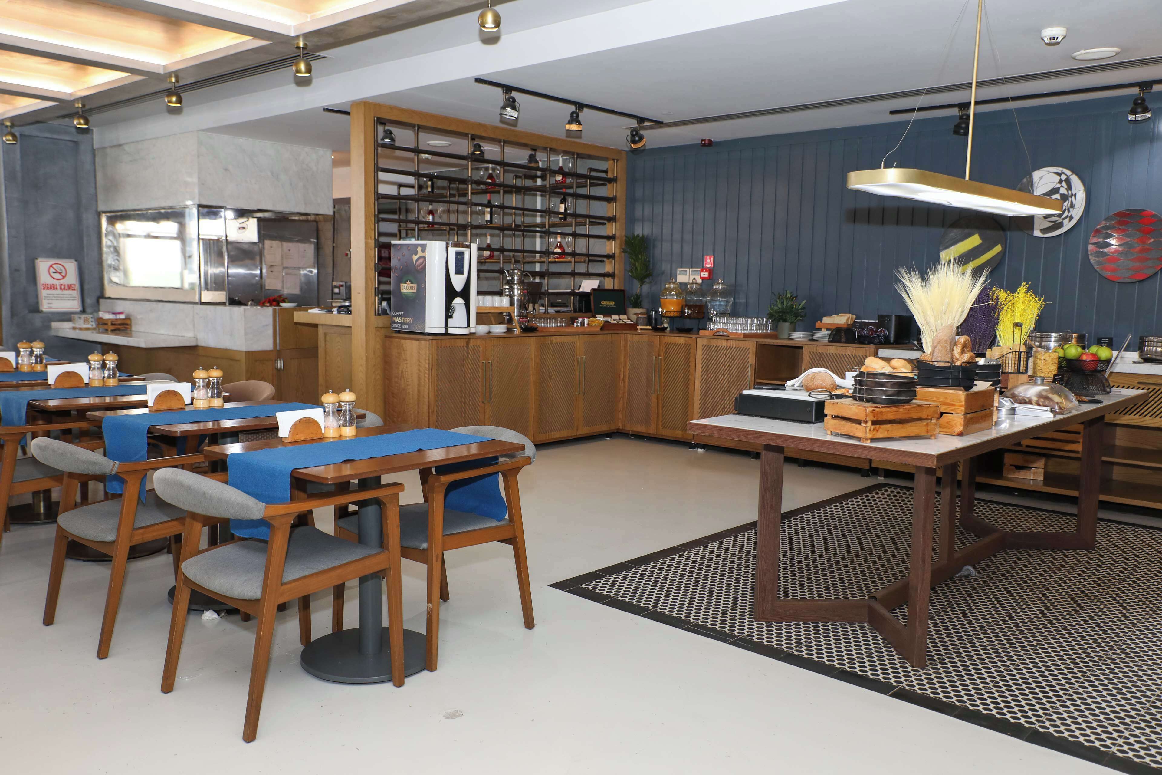 Frokostbuffé hver dag (EUR 13 per person)