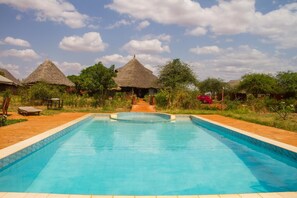 Pool - Lake Jipe Safari Camp (Tsavo West)