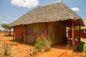 Exterior - Lake Jipe Safari Camp (Tsavo West)