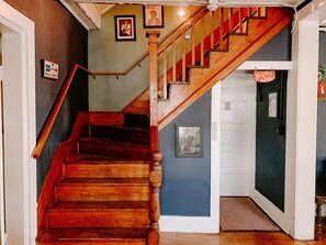 Living area - Blue Moon Guest House and Saloon (Lafayette)