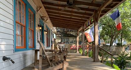 Blue Moon Guest House and Saloon