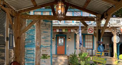 Blue Moon Guest House and Saloon