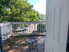 ห้องซิงเกิล, ระเบียง | ระเบียง