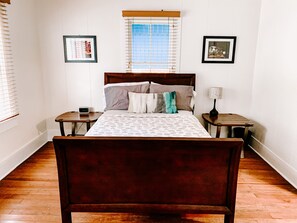 บ้านพัก, 2 ห้องนอน (Blue Moon Bungalow) | Wi-Fi ฟรี, ผ้าปูที่นอน