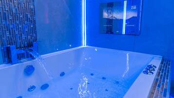 Studio, Whirlpool | Badezimmer