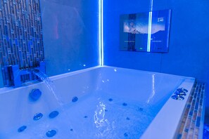Studio, Hot Tub | Bathroom - Meridian Serviced Apartments (Bradford)
