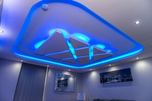 Executive Apartment, Ensuite (Executive One Bedroom) | Lounge - Meridian Serviced Apartments (Bradford)