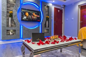 Superior Suite, Ensuite (Flat 1) | Interior - Meridian Serviced Apartments (Bradford)