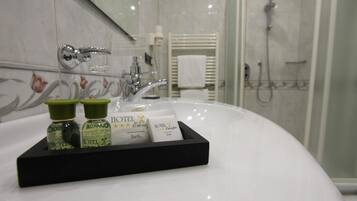 Dusche, Designer-Toilettenartikel, Haartrockner, Bidet
