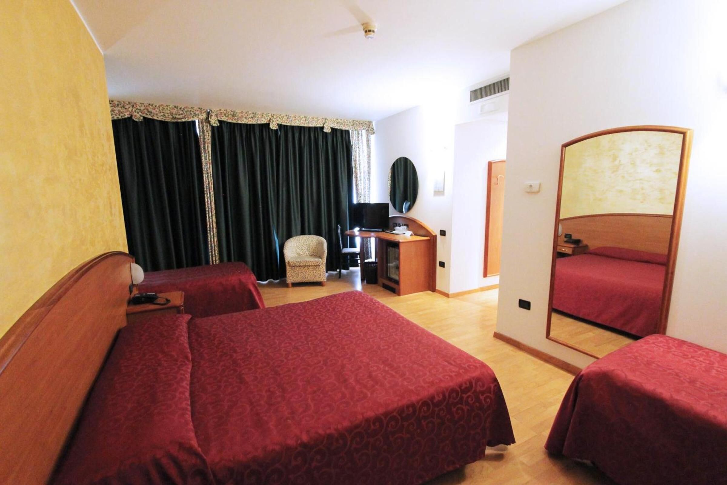 premium bedding, minibar, desk, free cots/infant beds