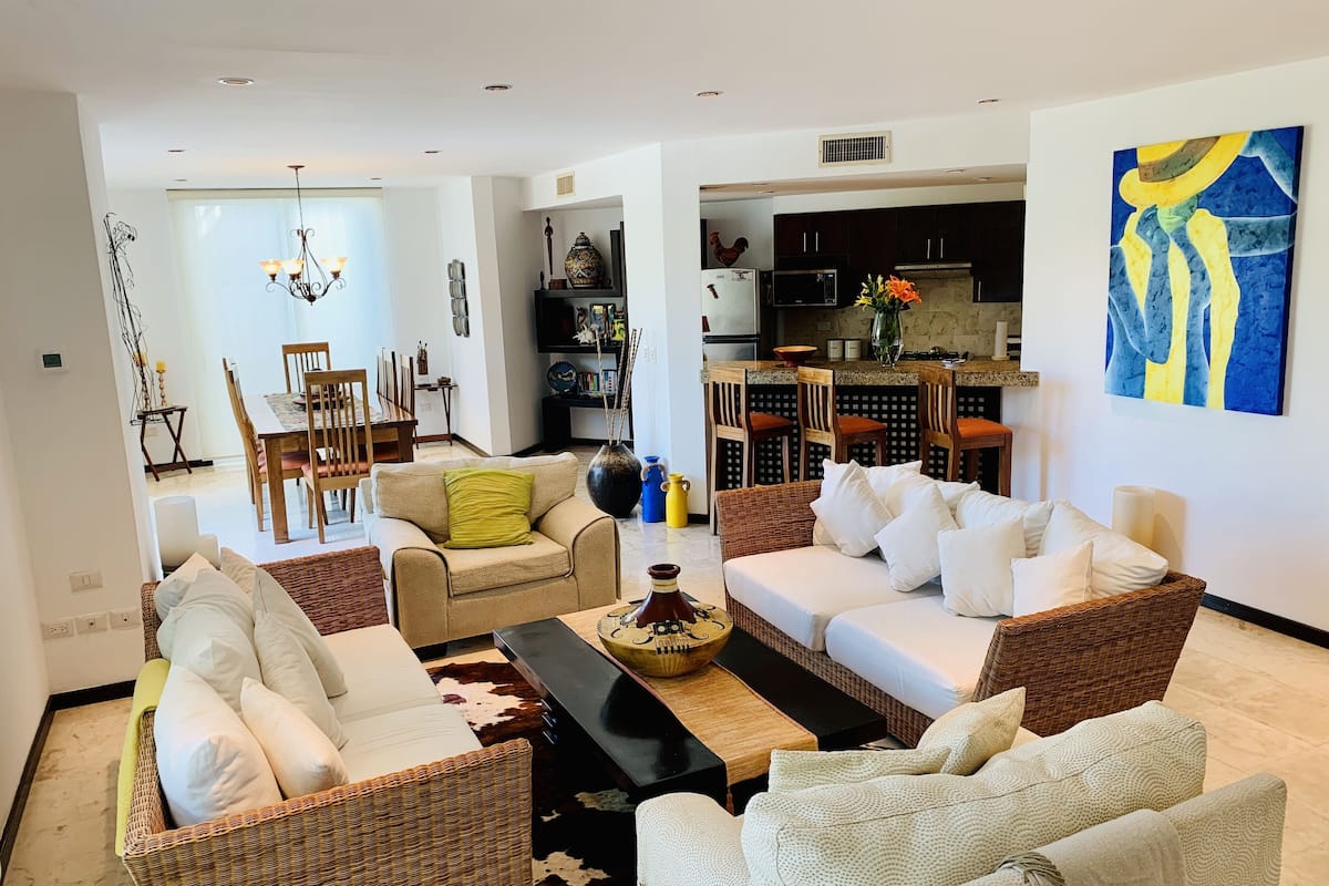 Condo Be 2 Bedrooms | Living area