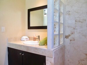 Bathroom - BOSQUE DE LOS ALUXES TROPICAL BY PLAYA PARADISE (Playa del Carmen)
