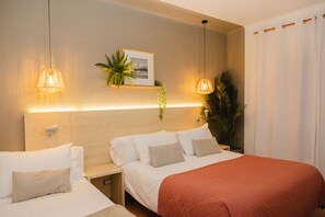 Double Room, Balcony (Air Conditioned) | Minibar, in-room safe, desk, laptop workspace - Hotel Bell Repos (Castell-Platja d'Aro)