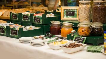 Dagelijks ontbijtbuffet (EUR 15 per persoon)