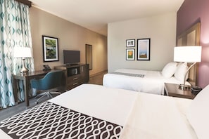 Chambre, 2 grands lits, non-fumeur (Mobility Accessible) | Literie de qualité, lit avec matelas à plateau-coussin, bureau