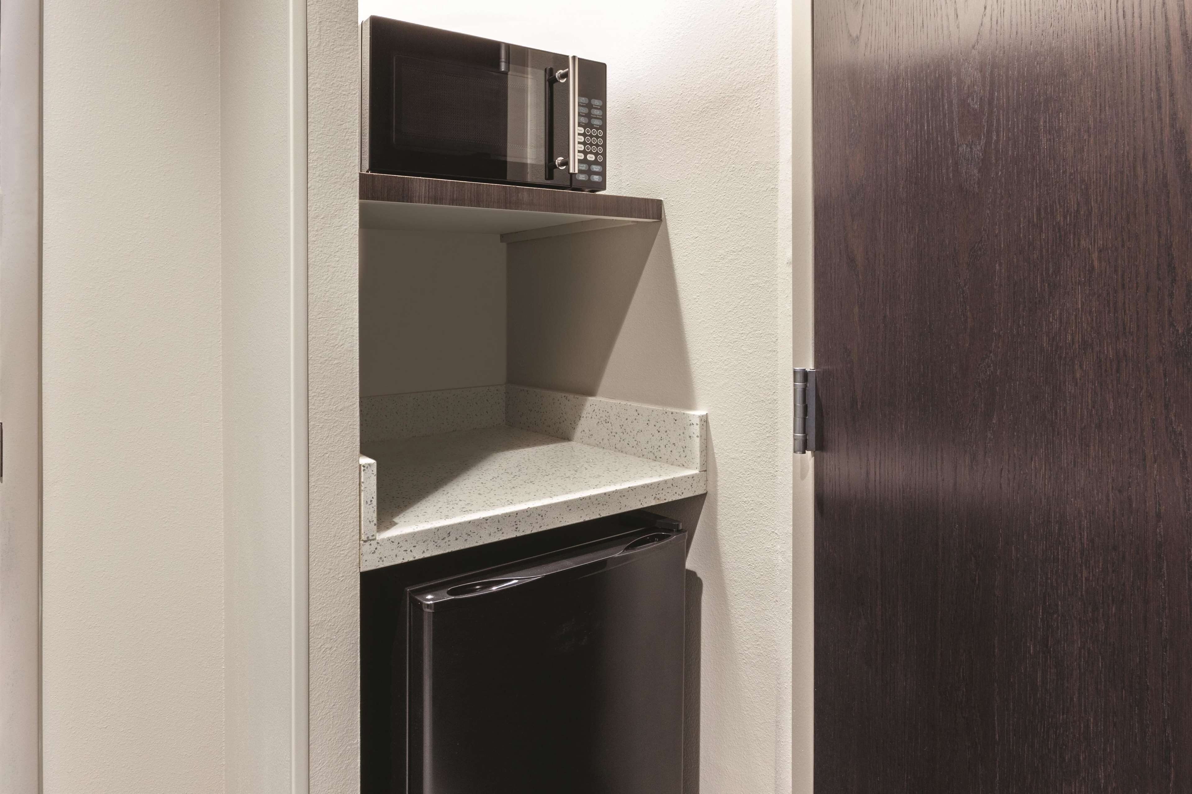 deluxe studio suite, 1 king bed, non smoking | premium bedding, pillow-top beds, desk, iron/ironing board