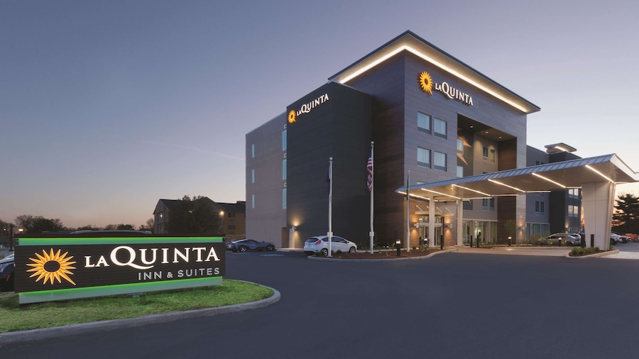 La Quinta Inn & Suites by Wyndham Terre Haute